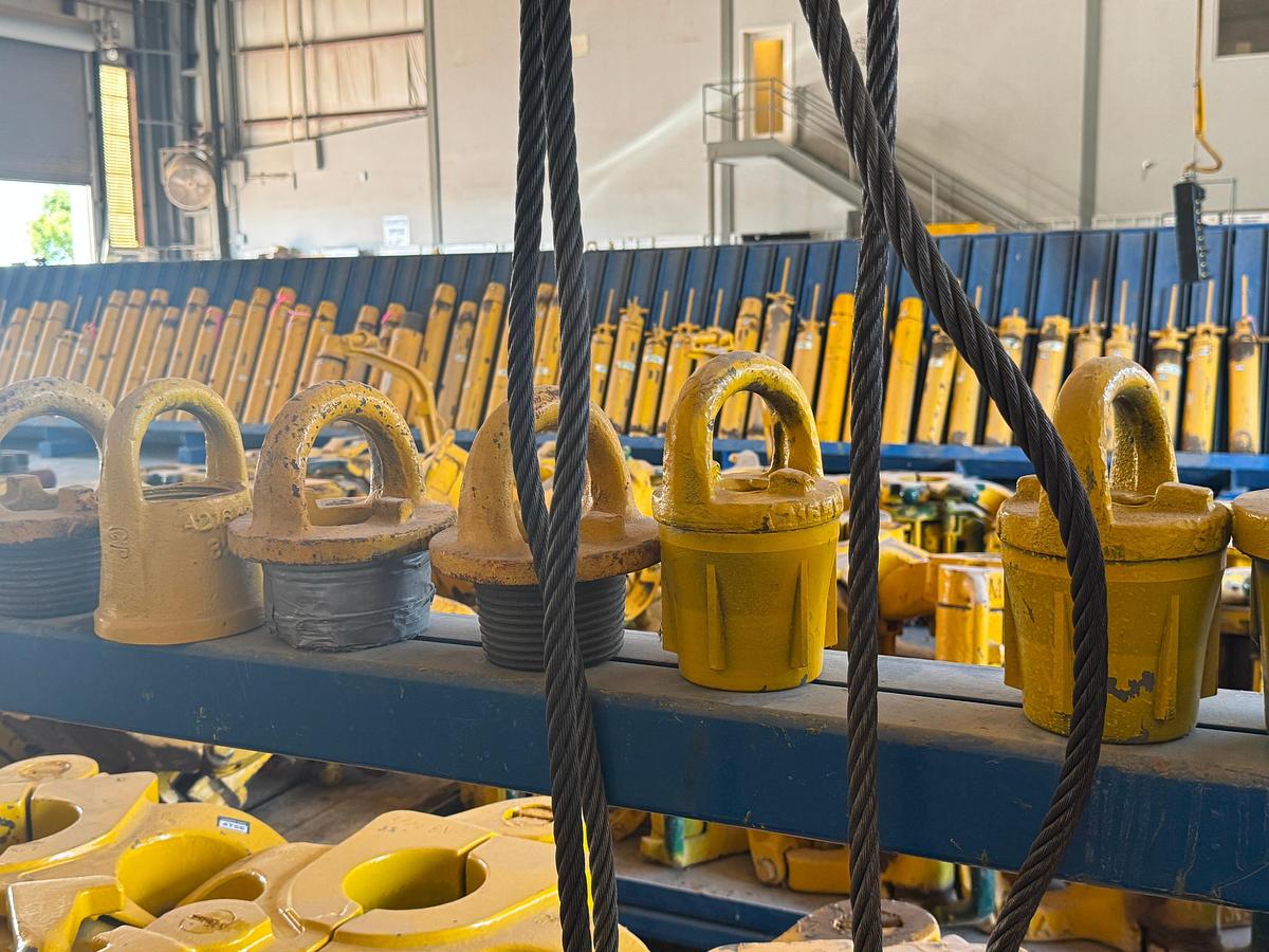 Used (30) Lifting Plugs