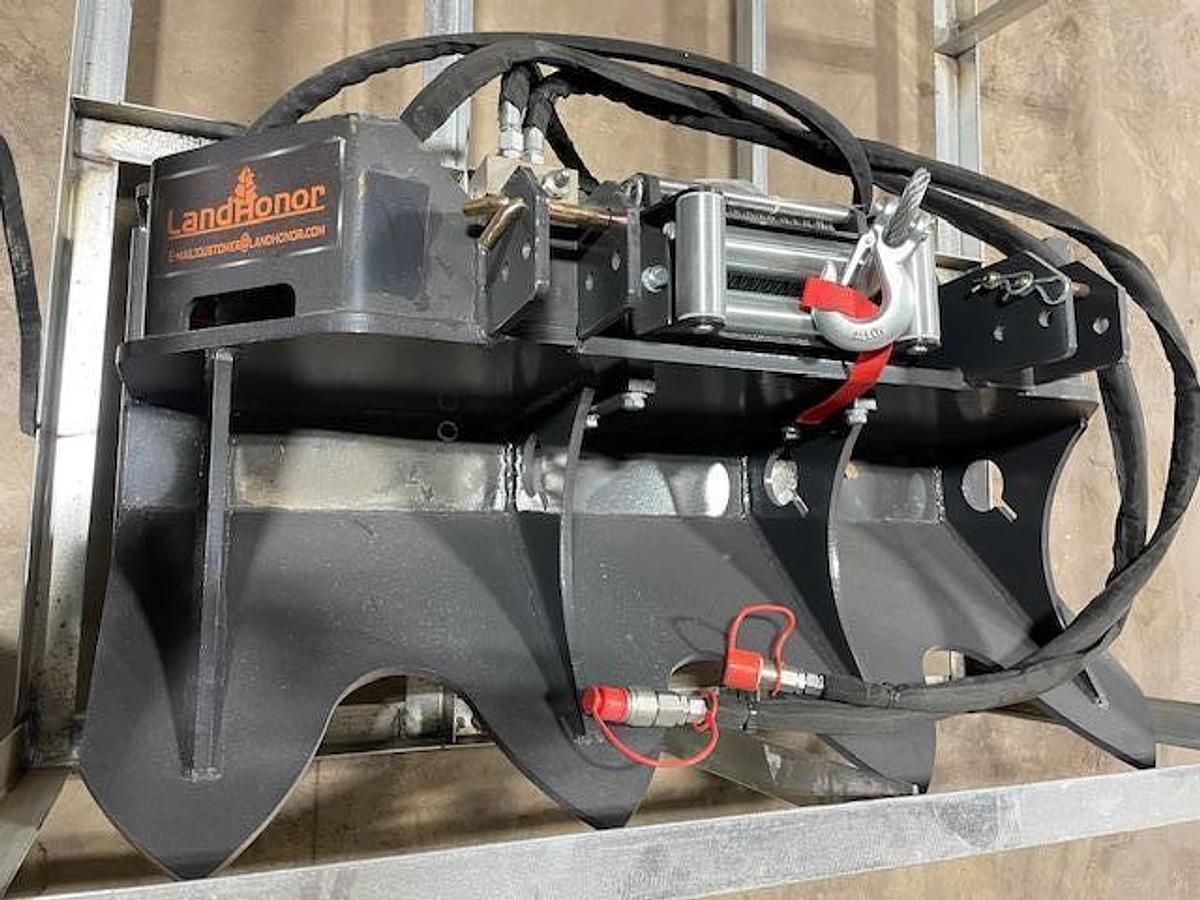 Used Landhonor FW-13-15000G 15,000lb Hydraulic Winch, Skid Steer Attachment (UNUSED)