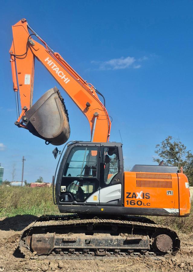 Used 2015 HitachiZaxis 160LC
