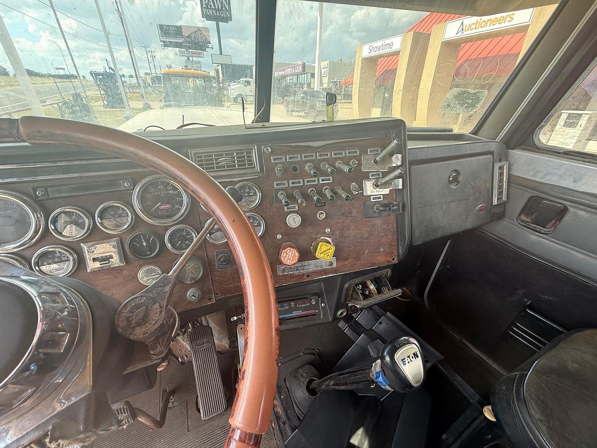Used 1988 Peterbilt 379 Winch Truck