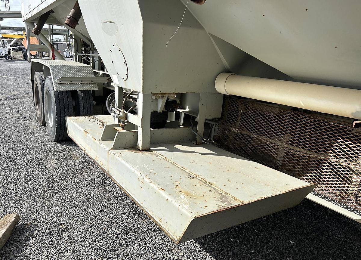 Used 2011 Appco FS-40 Bulk Sand Storage Trailer