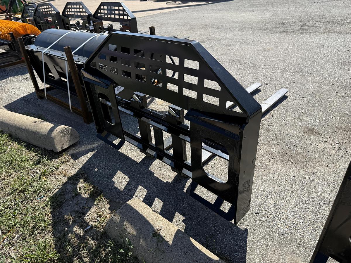 Used 2026 GIYI GY-SF60 60in Side Shift Fork Skid Steer Attachment (UNUSED)