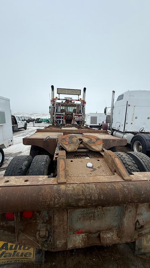 Used 2009 Peterbilt Winch Truck