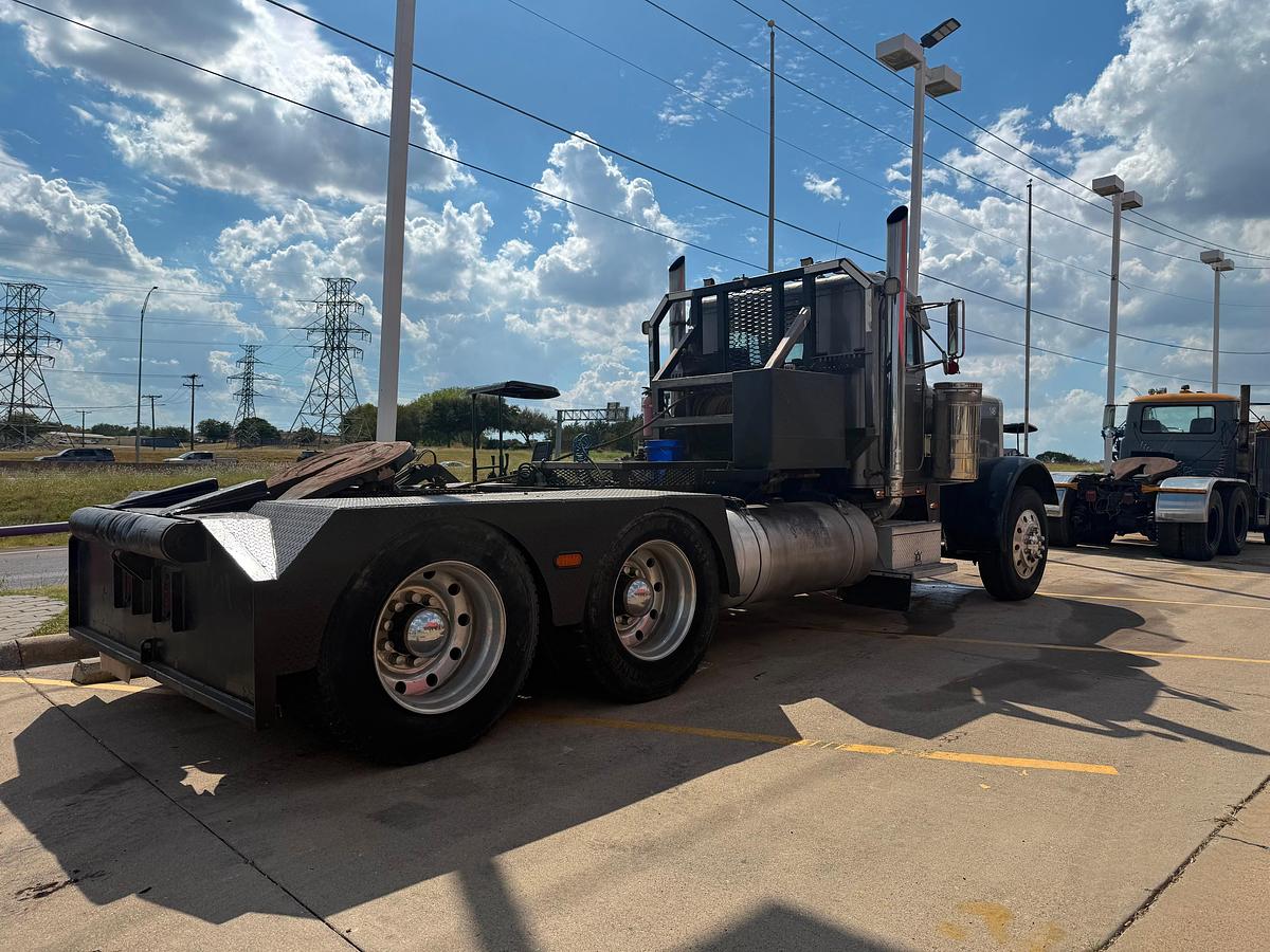 Used 1988 Peterbilt 379 Winch Truck