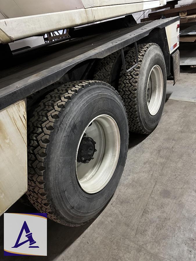 Used 1989 Lorain T250 - 94' Boom, 42' Jib