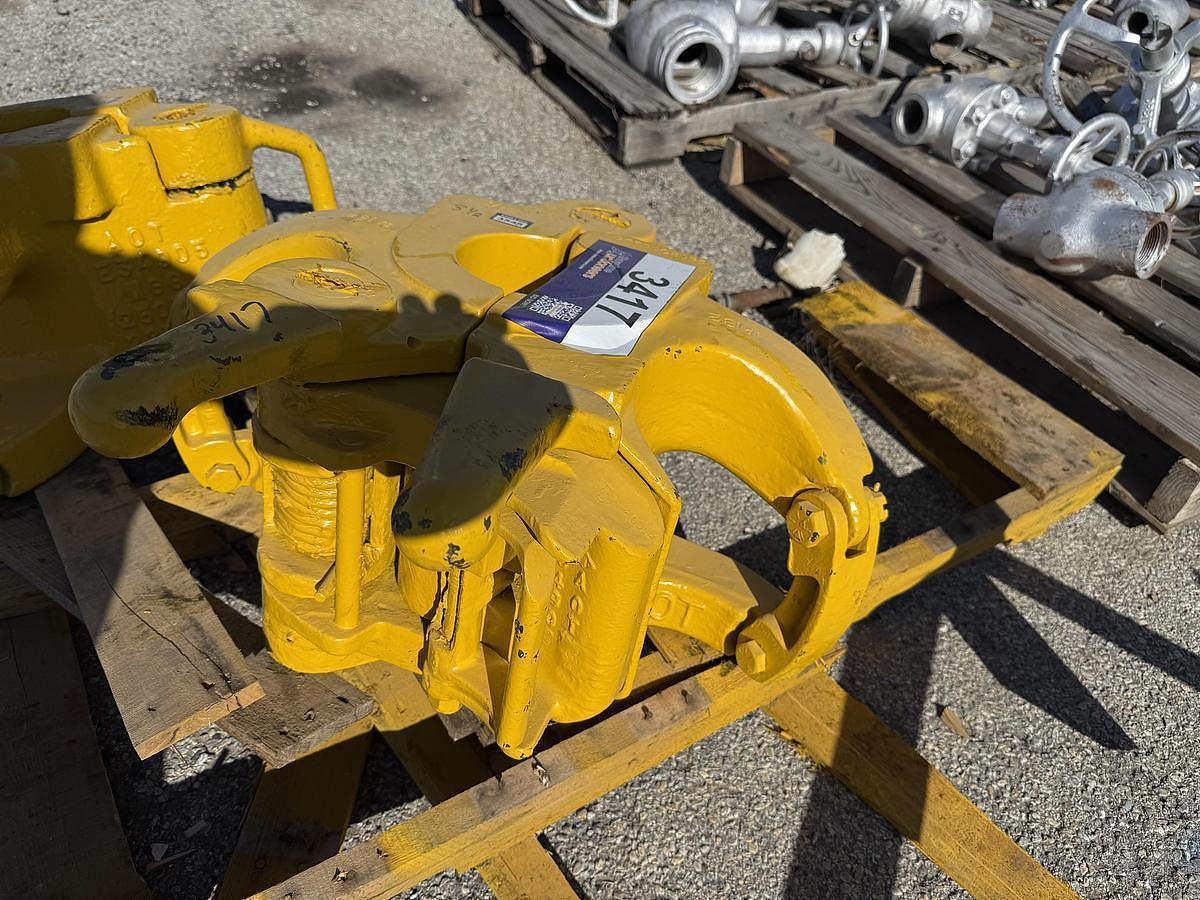 Used (3) AOT MGG 3 1/2" - 5 1/2" 250-Ton DP BN Elevators