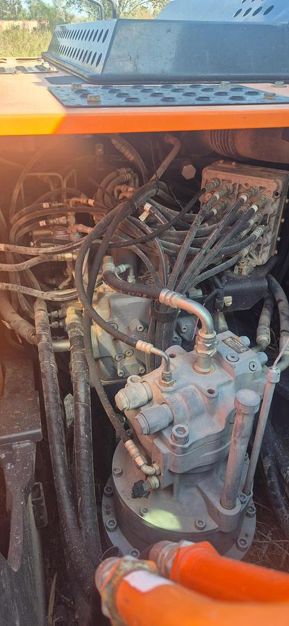 Used 2015 HitachiZaxis 160LC