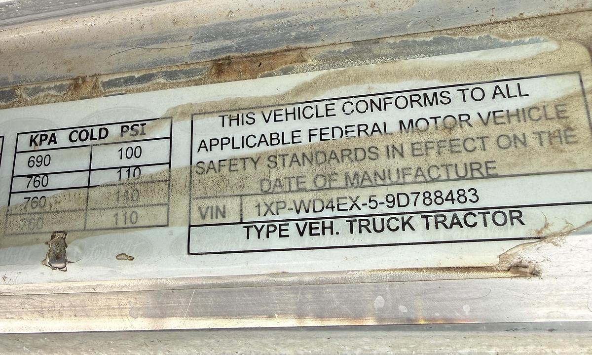 Used 2009 Peterbilt Winch Truck