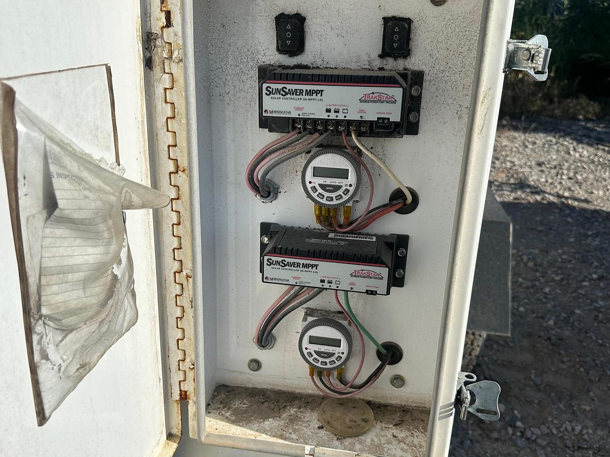 Used Solar Light Tower, Inoperable, Flat Tires.