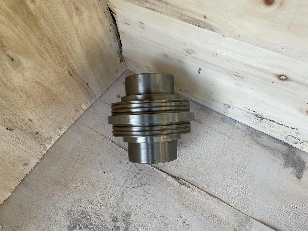 (38) Piston Hubs Ser B 5-1/2" API-5 Bonded (UNUSED)