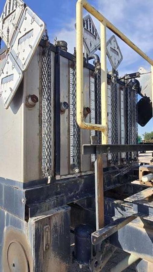 Used 2004 International 4400 SBA 4x2 Acid Truck