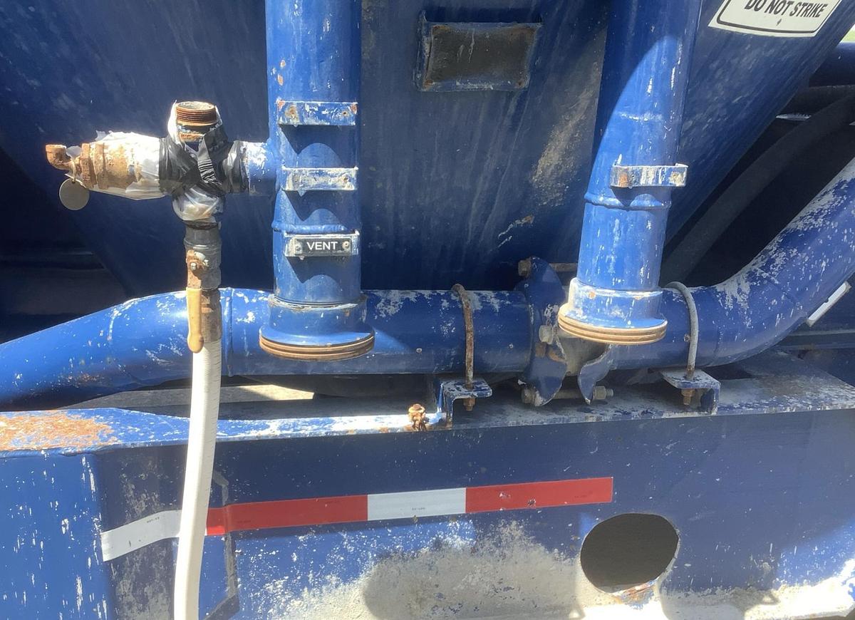 Used Clark 660 Cement Bulk Trailer