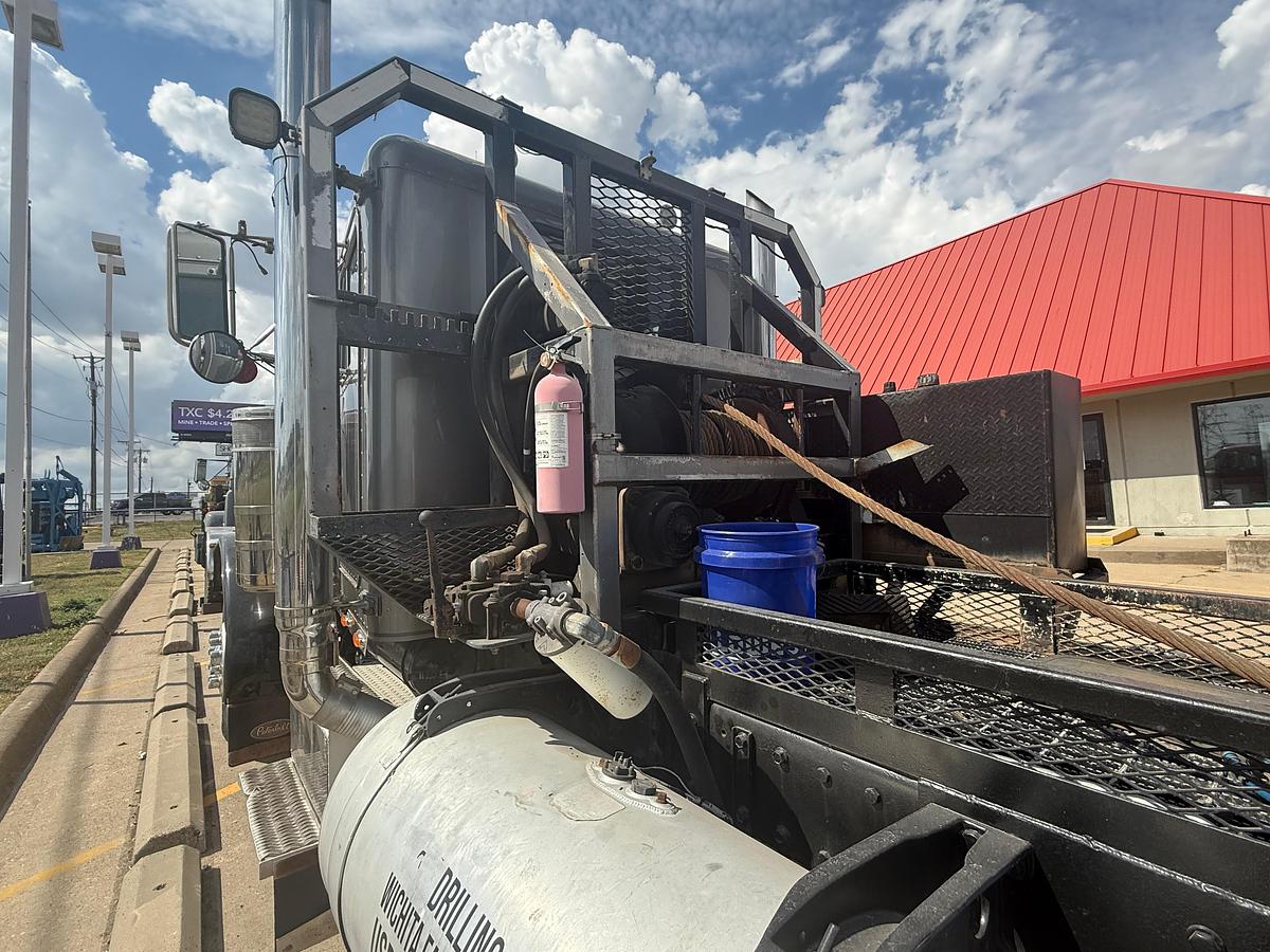 Used 1988 Peterbilt 379 Winch Truck