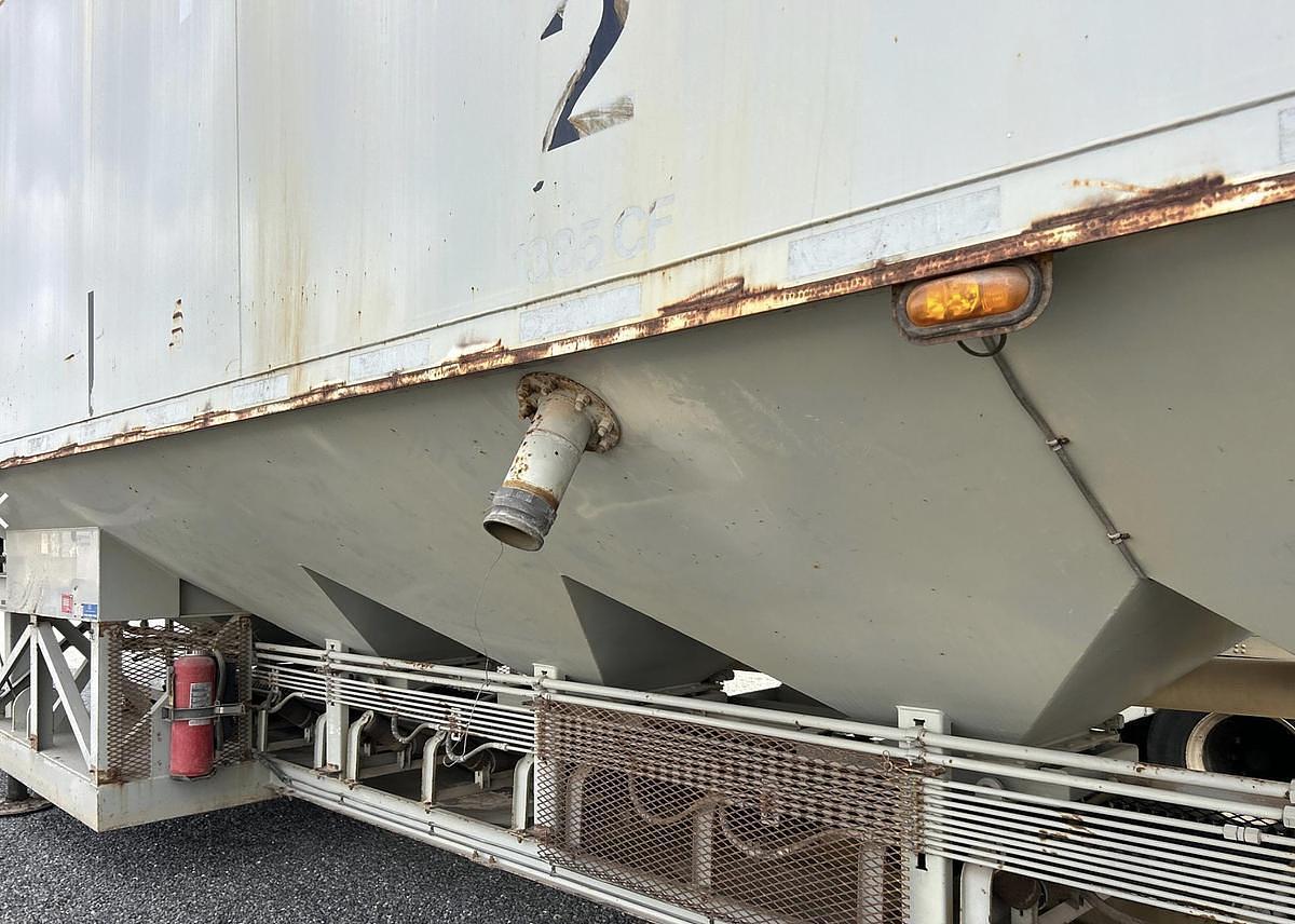 Used 2011 Appco FS-40 Bulk Sand Storage Trailer