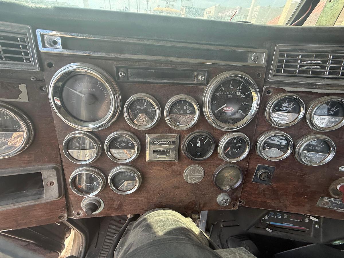 Used 1988 Peterbilt 379 Winch Truck