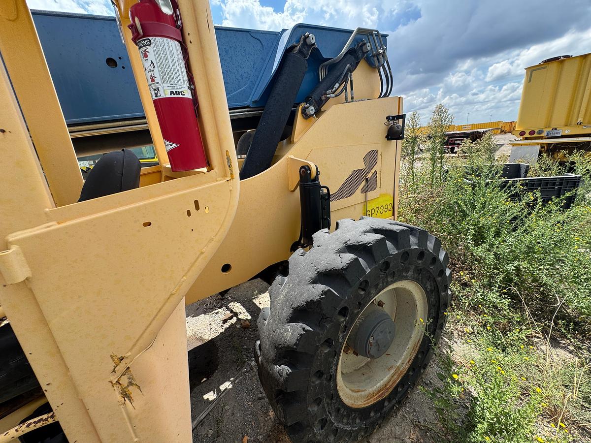 Used 2011 Caterpillar TL1055 Telehandler