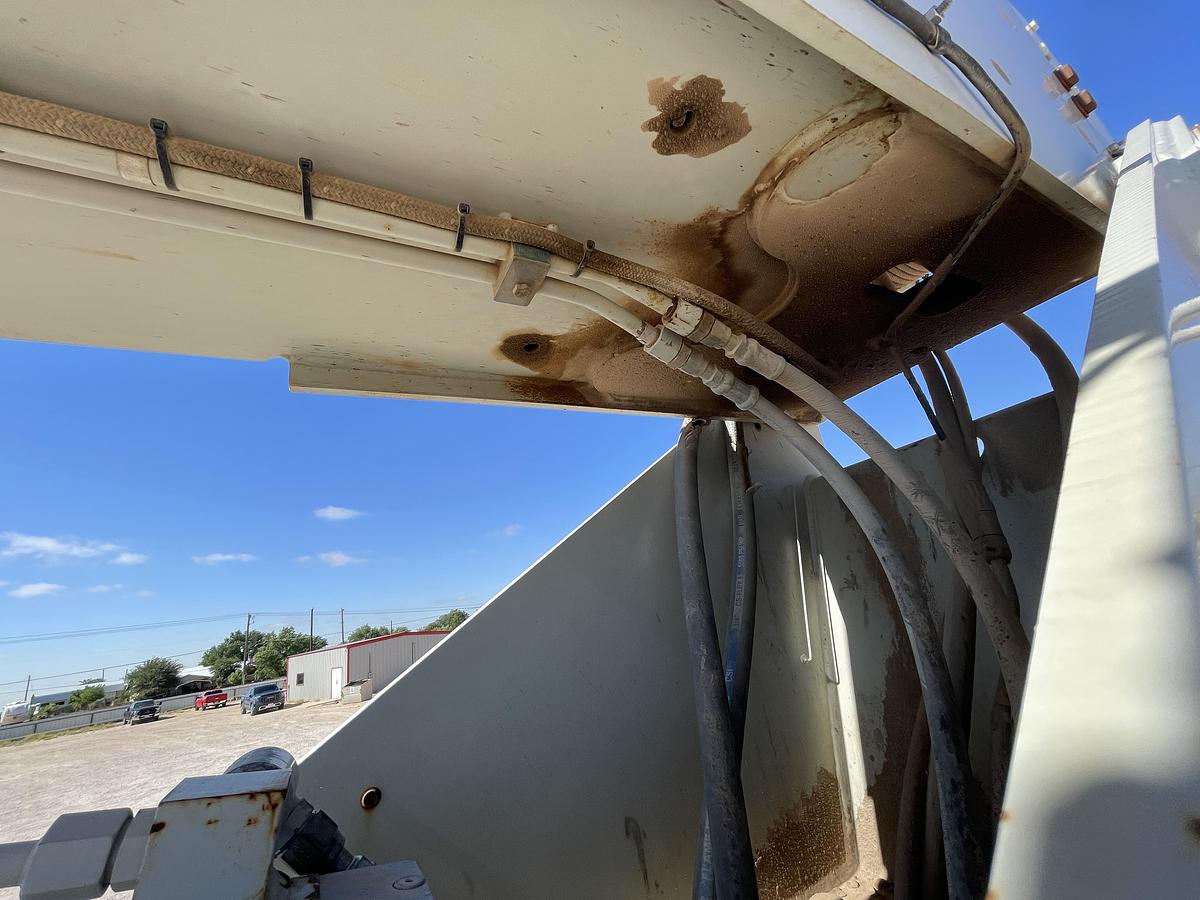 Used 2012 Peterbilt 367 Service Truck with National 900A Crane