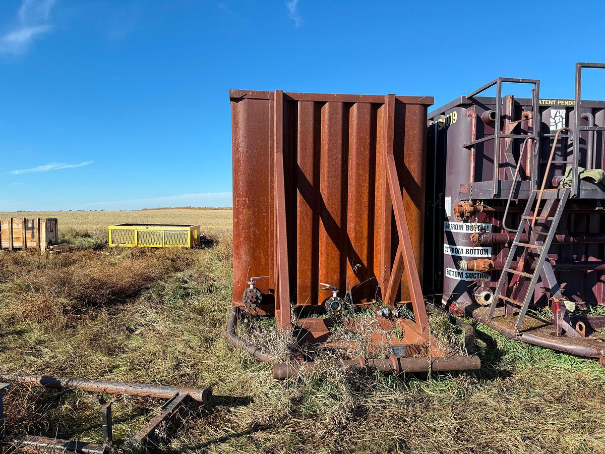 Used 550 BBL Trailer Mounted Open Top Frac Tank