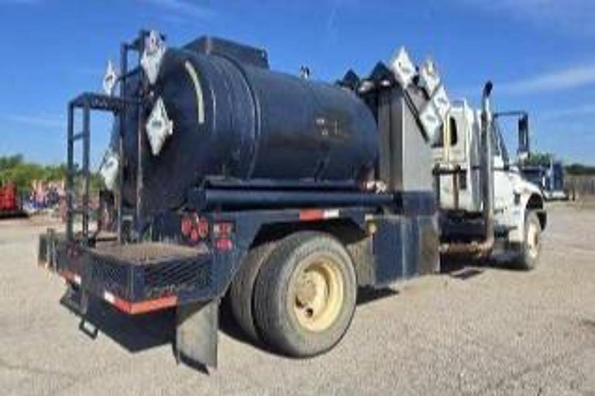 Used 2004 International 4400 SBA 4x2 Acid Truck
