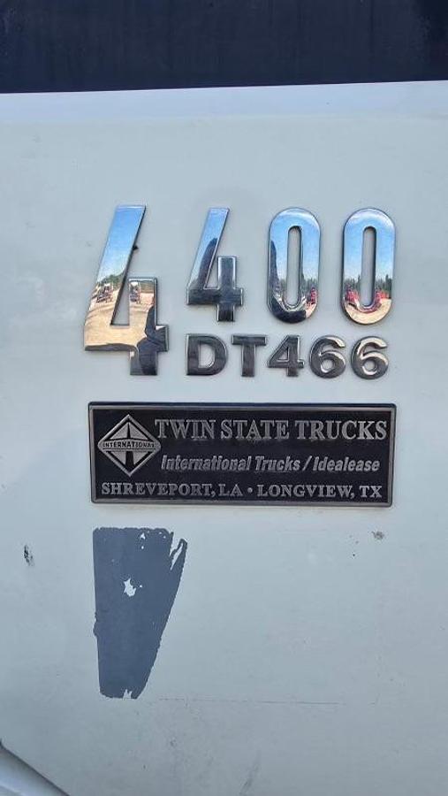Used 2004 International 4400 SBA 4x2 Acid Truck