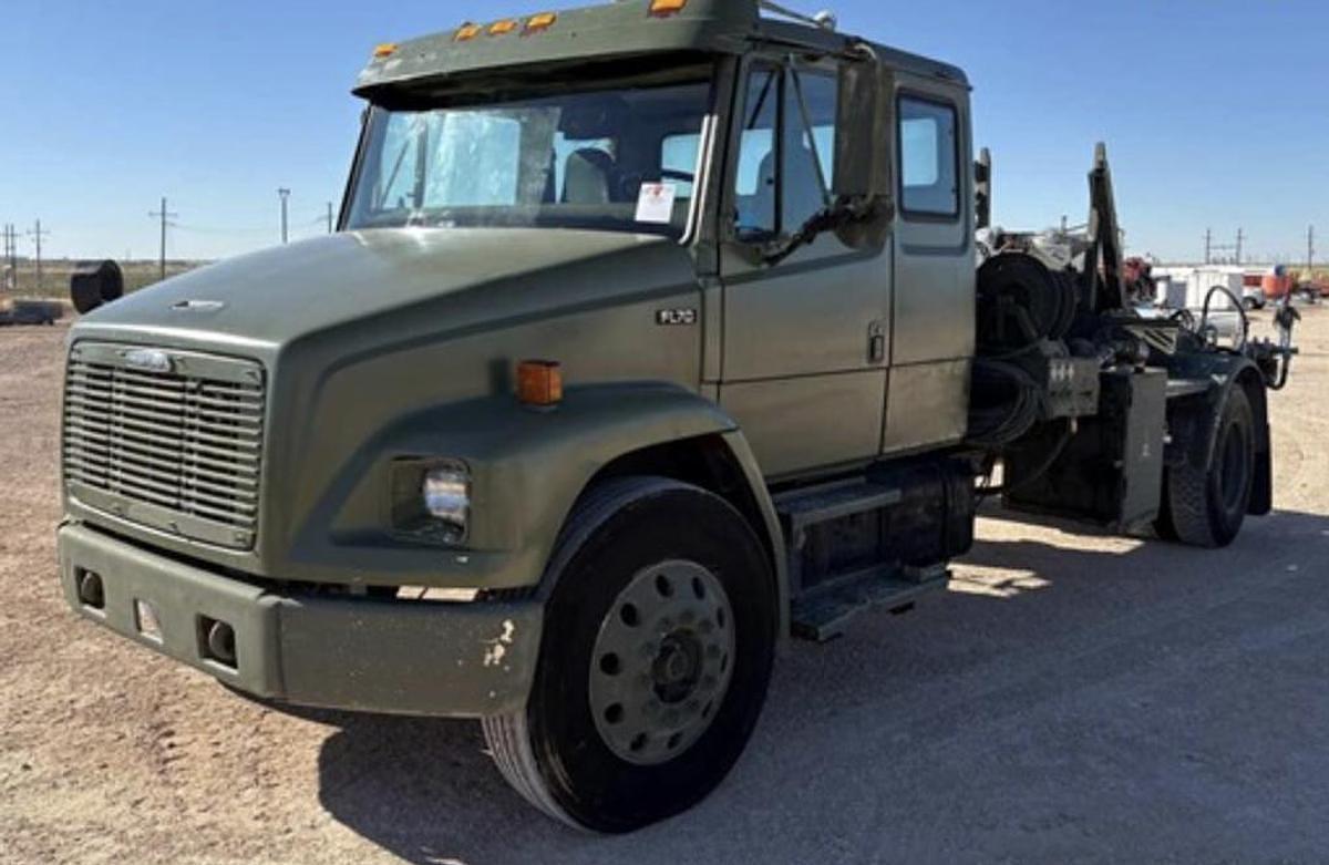 Used 2001 Freightliner FL-70 Mobile Hydraulic Power Pack Truck