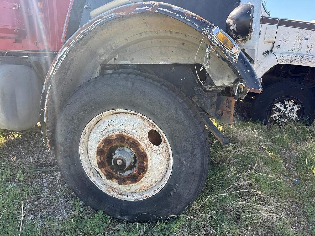 Used Day-cab Semi Truck