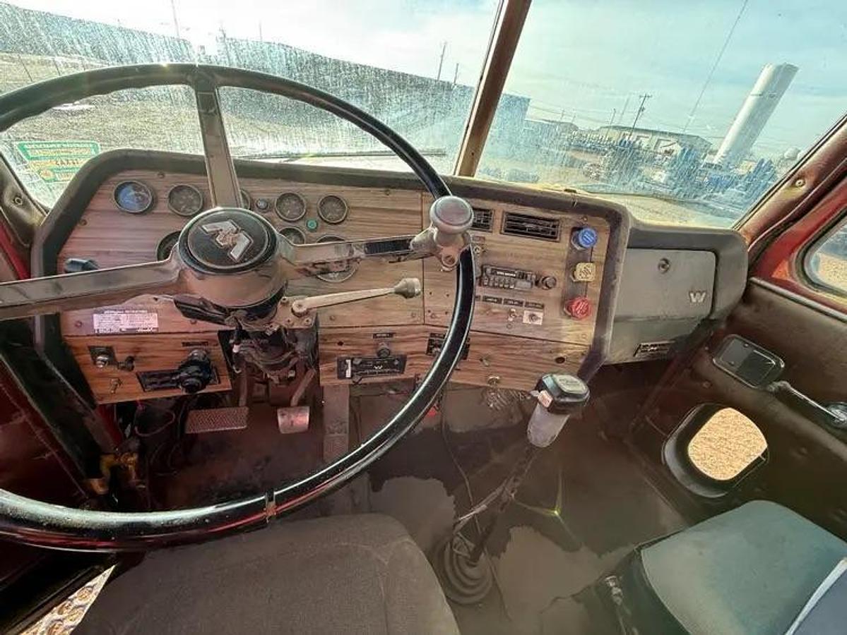 Used 1986 Western Star 4964 Tulsa 65K Mech Winch Truck