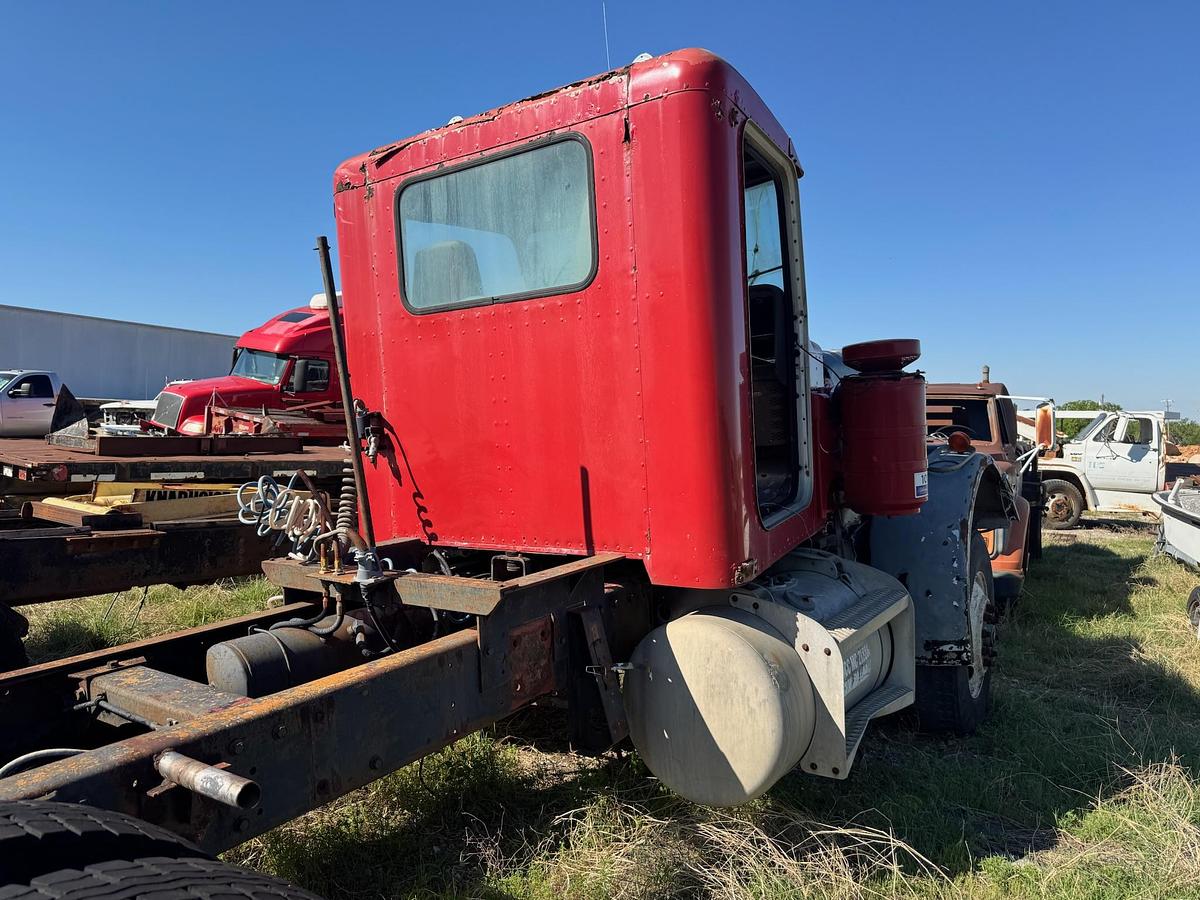 Used Day-cab Semi Truck