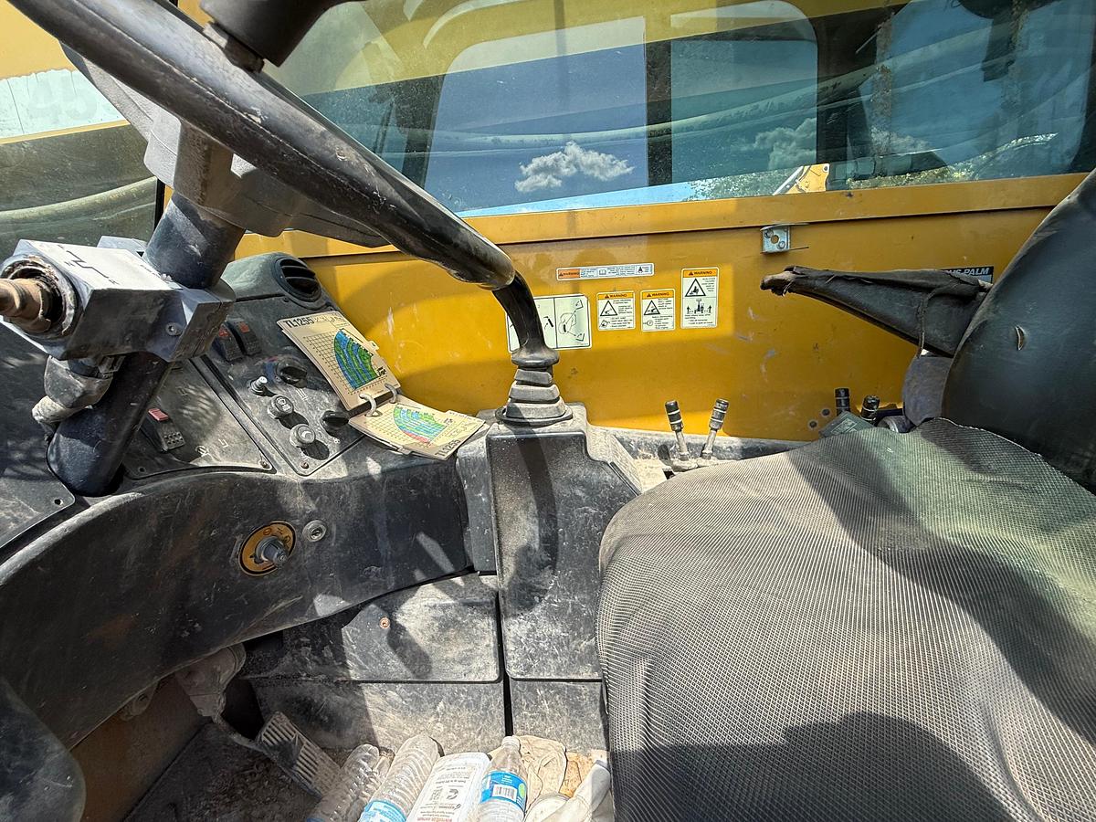 Used 2009 CAT TL1255 telehandler Mac Lifting Weight 12,000lbs