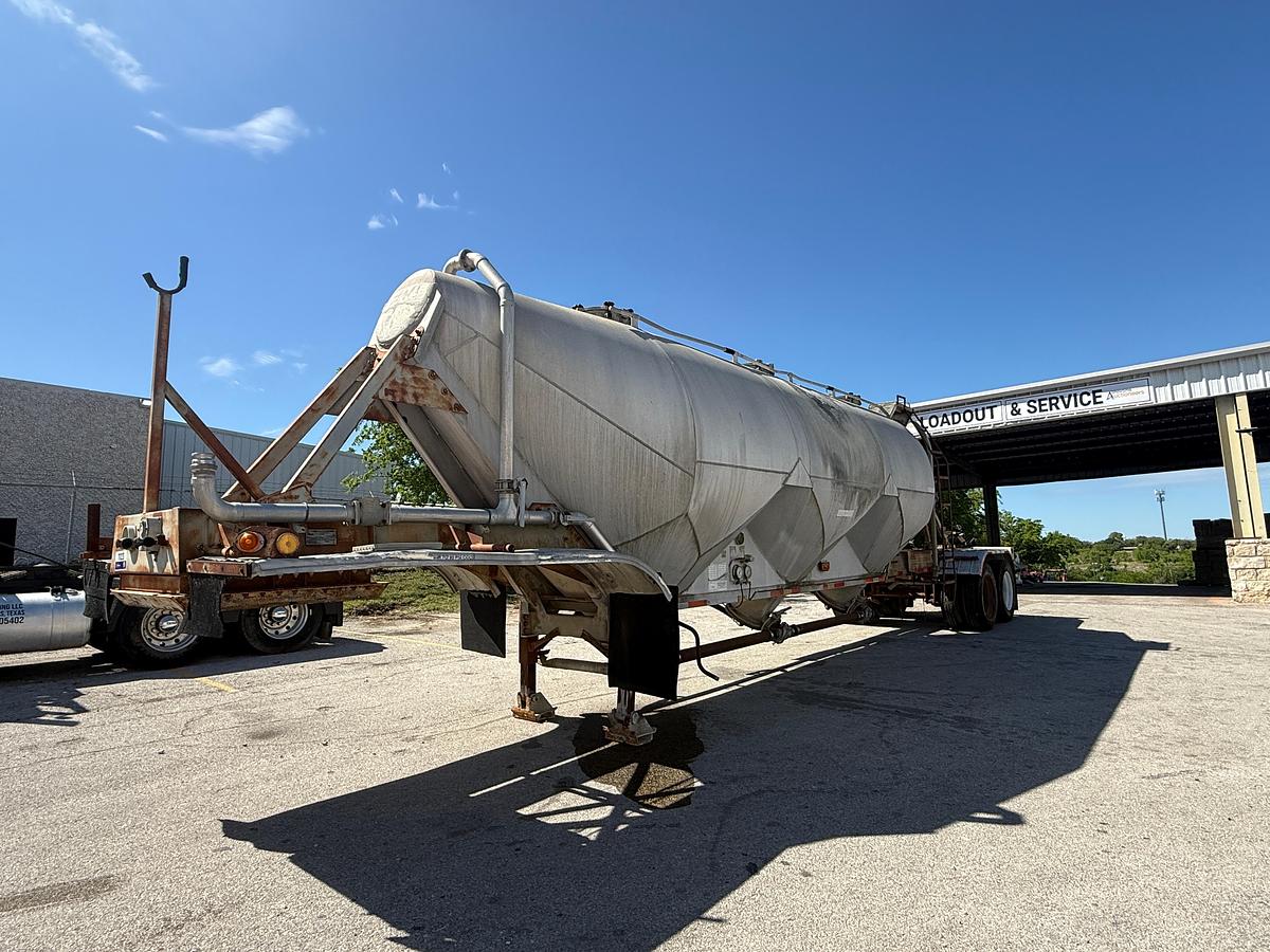 Used 1978 Fruehauf Pneumatic Bulk Trailer