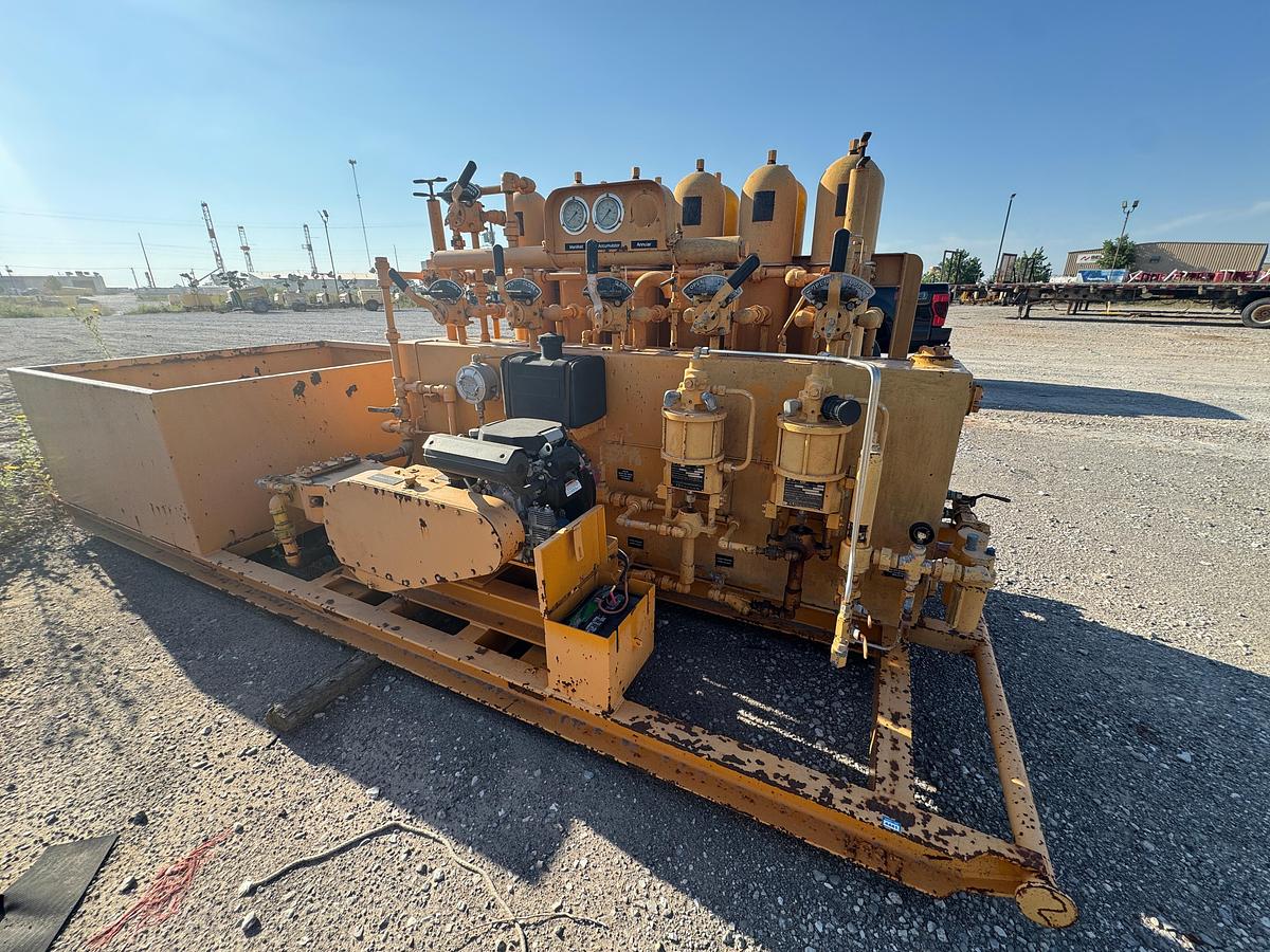 Used 2012 6-Station 120-Gallon Accumulator - BEAR triplex pump - Honda Gas Engine - Storage Tub