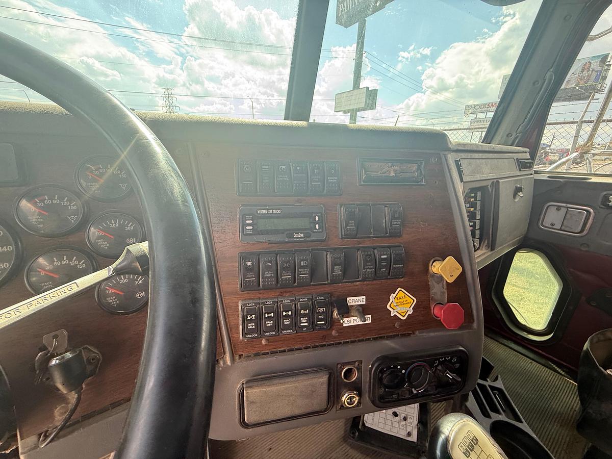 Used 2006 Western Star 4900 Boom Truck, Sleeper