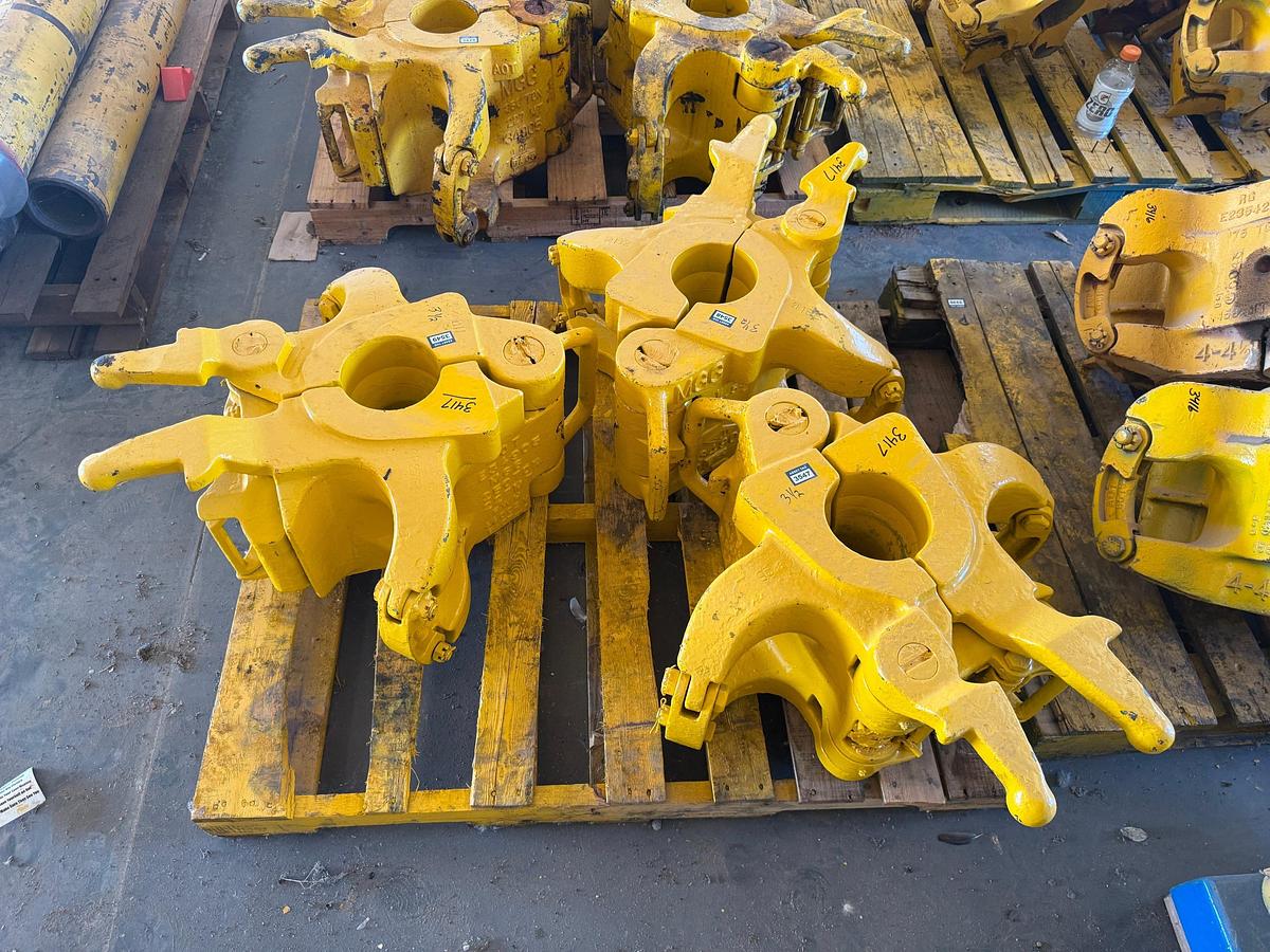 Used (3) AOT MGG 3 1/2'' - 5 1/2'' 250-Ton DP BN Elevators