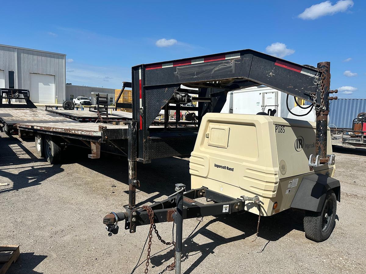 Used 2018 Texas Pride Trailer gooseneck trailer with 20 deck has tail roll and 17,500 lb Smitty Bilt win