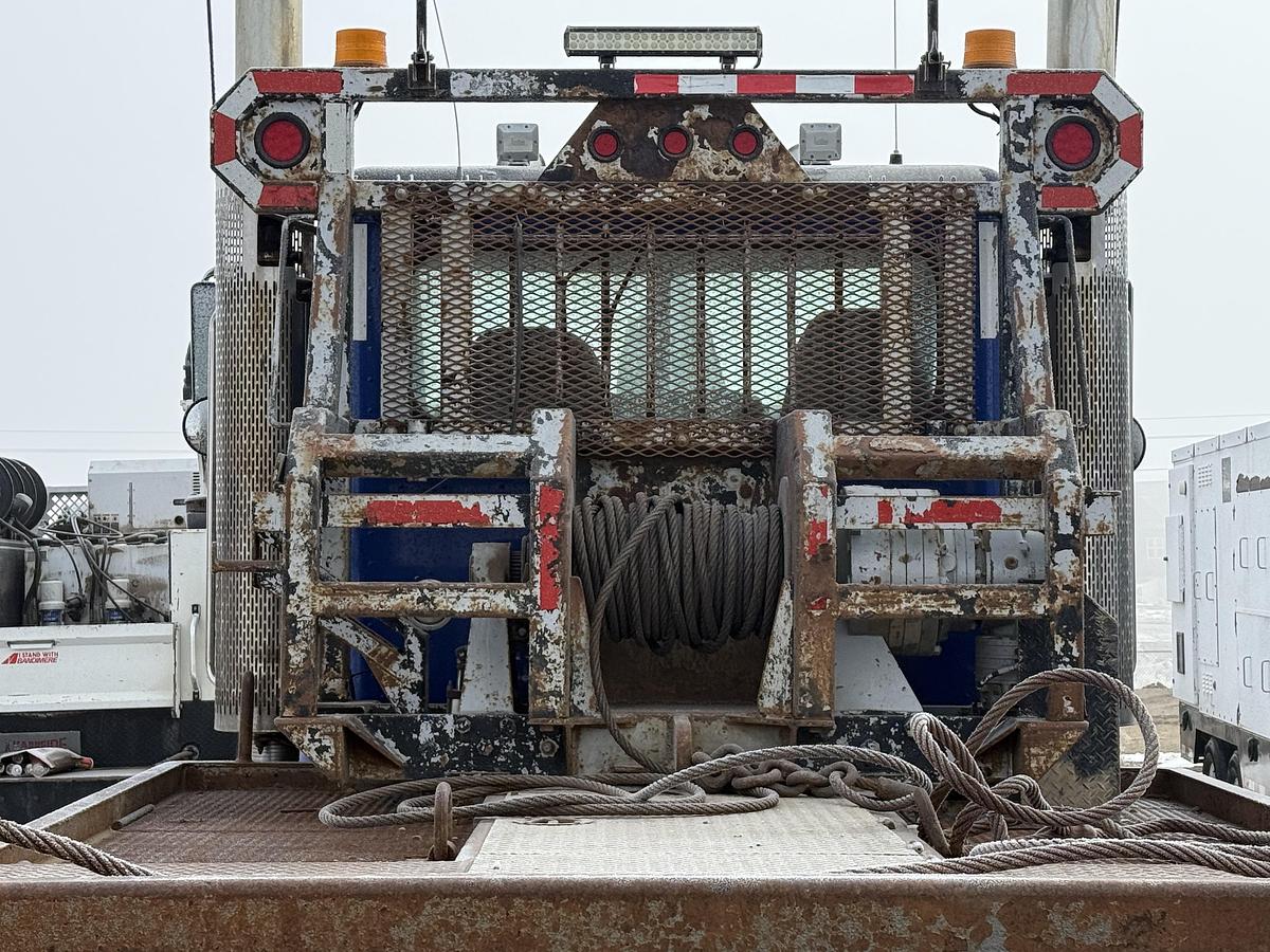 Used 2009 Peterbilt Winch Truck