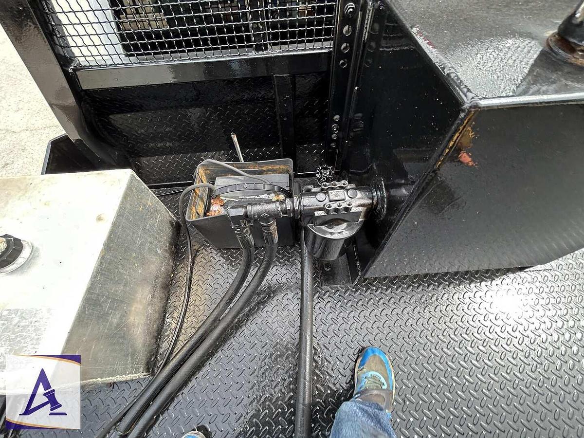 Used 2013 GMC 3500HD Crew Cab Flatbed Bed