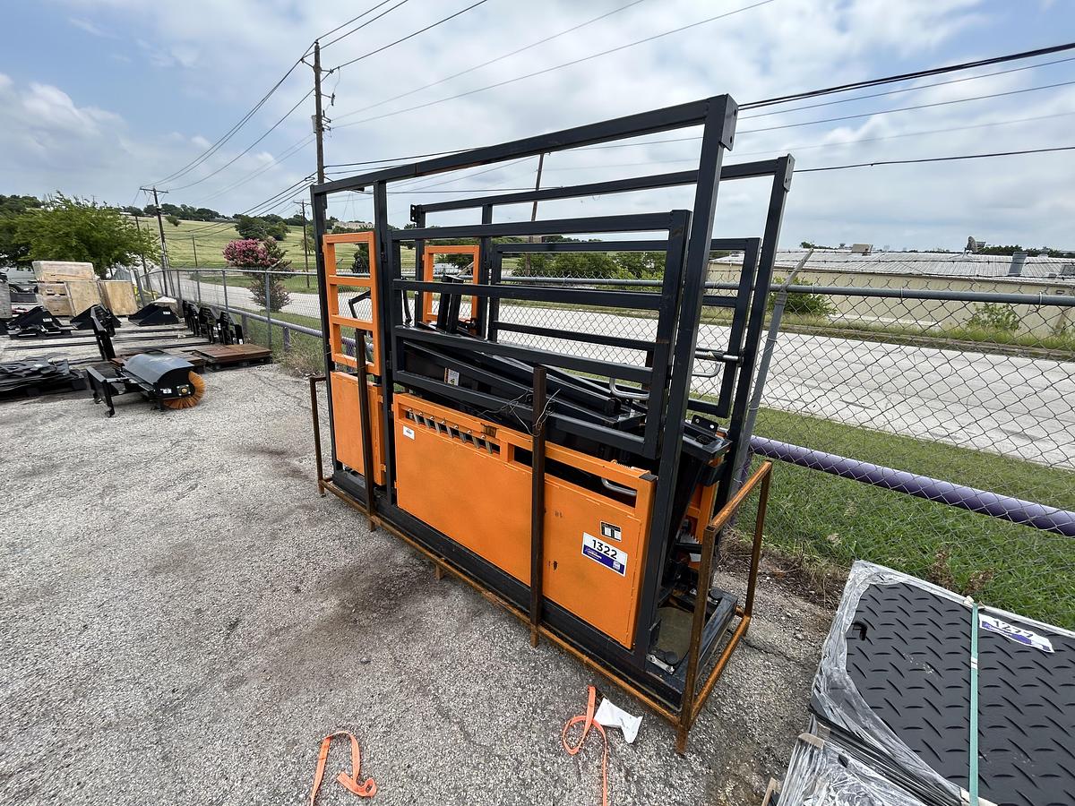 Used 2026 Landhonor LHR-CSC10 10ft Cattle Squeeze Chute (UNUSED)