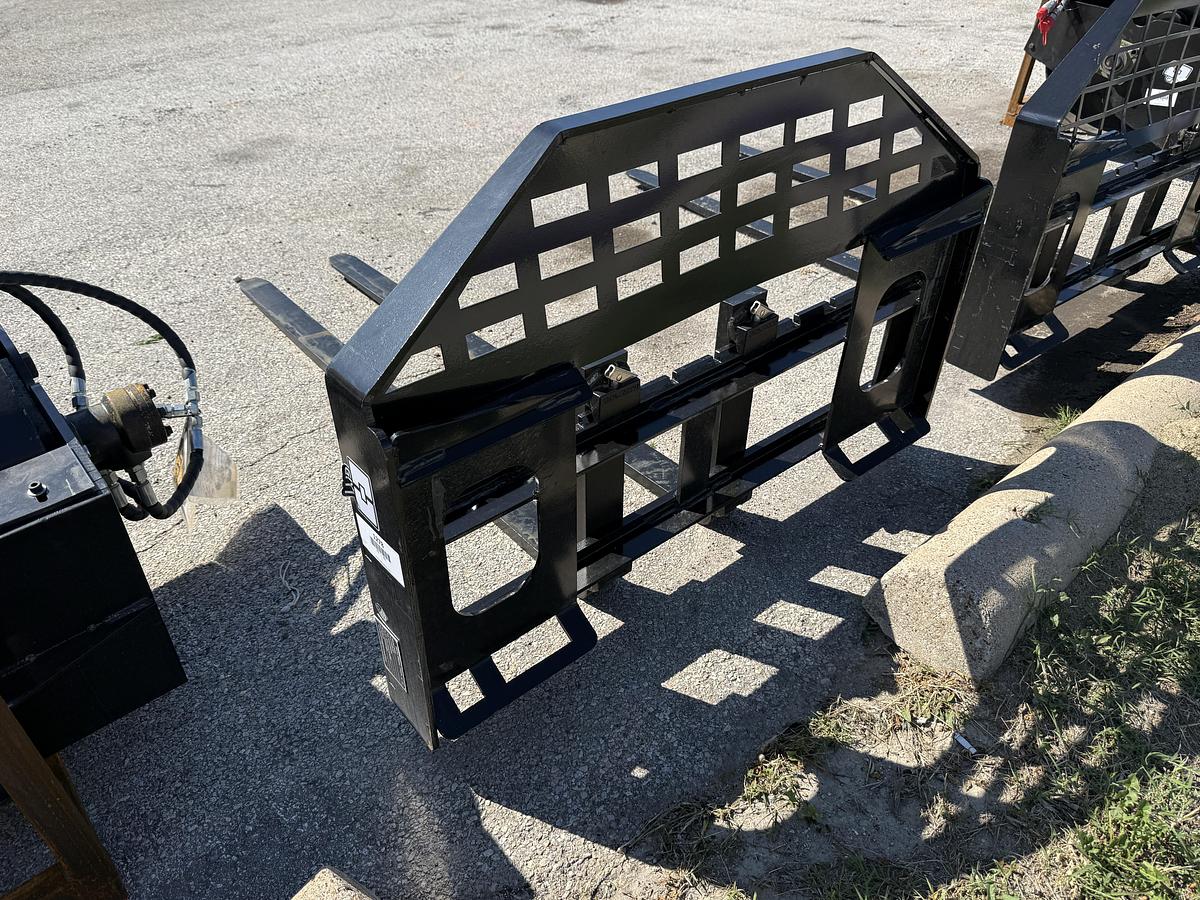 Used 2026 GIYI GY-SF60 60in Side Shift Fork Skid Steer Attachment (UNUSED)