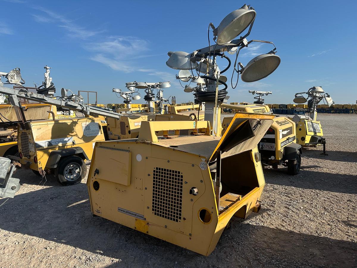 Used Allmand Maxi-Lite V Light Plant with Cat Engine Inoperable Missing Axle.