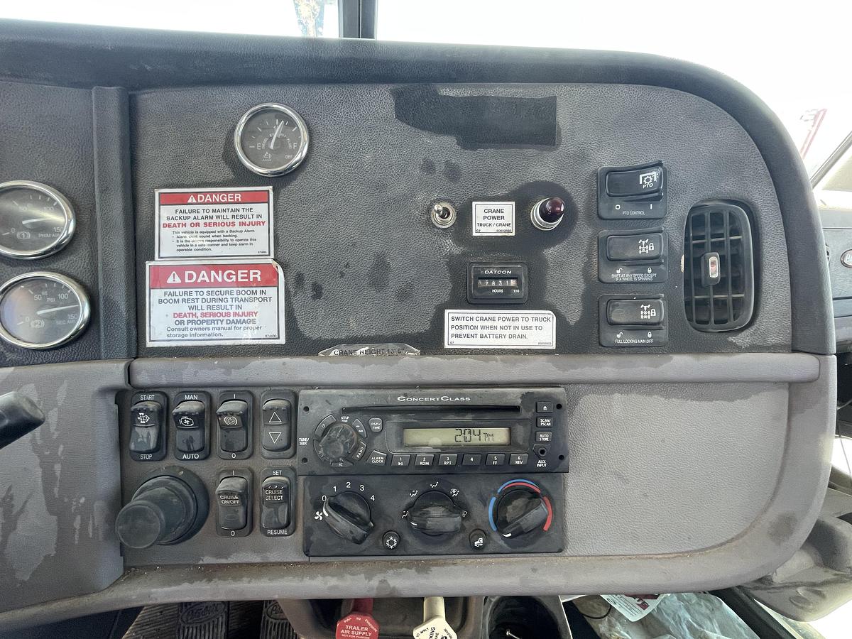 Used 2012 Peterbilt 367 Service Truck with National 900A Crane