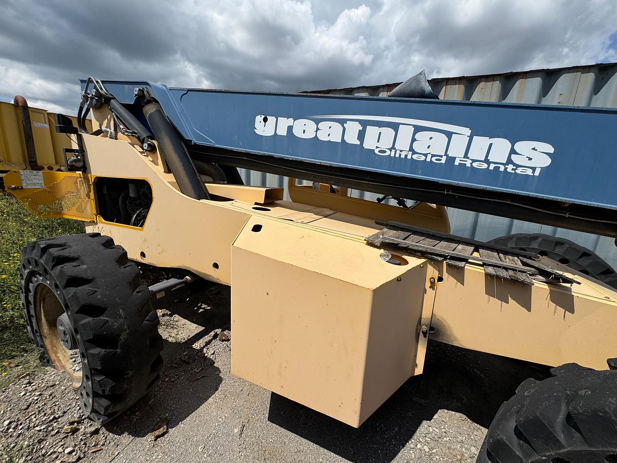 Used 2011 Caterpillar TL1055 Telehandler