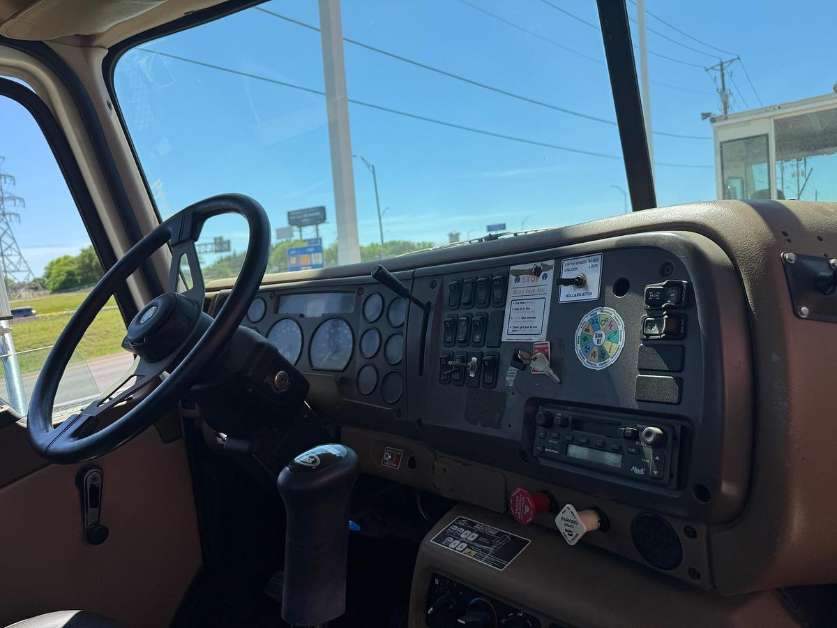 Used 2005 Mack Haul Truck CV713