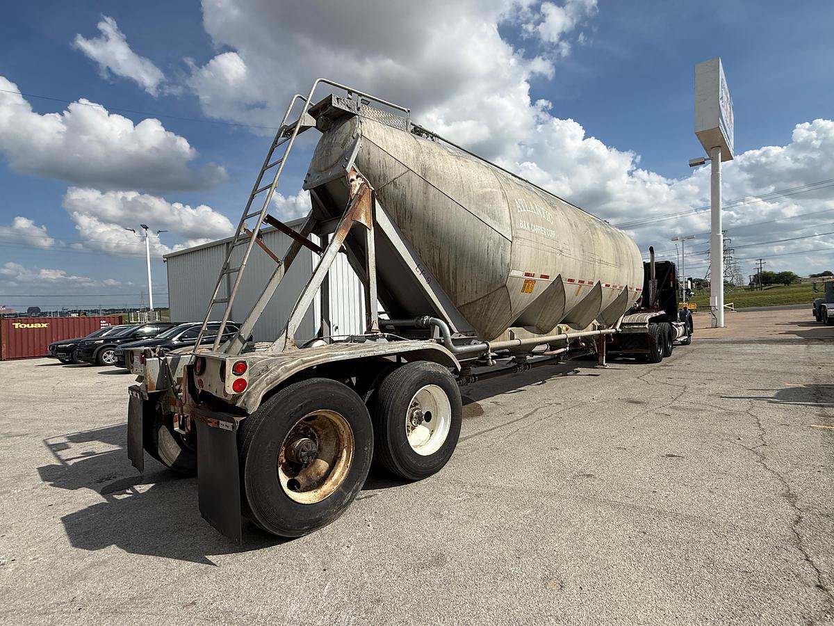 Used 1984 Fruehauf Pneumatic Bulk Trailer