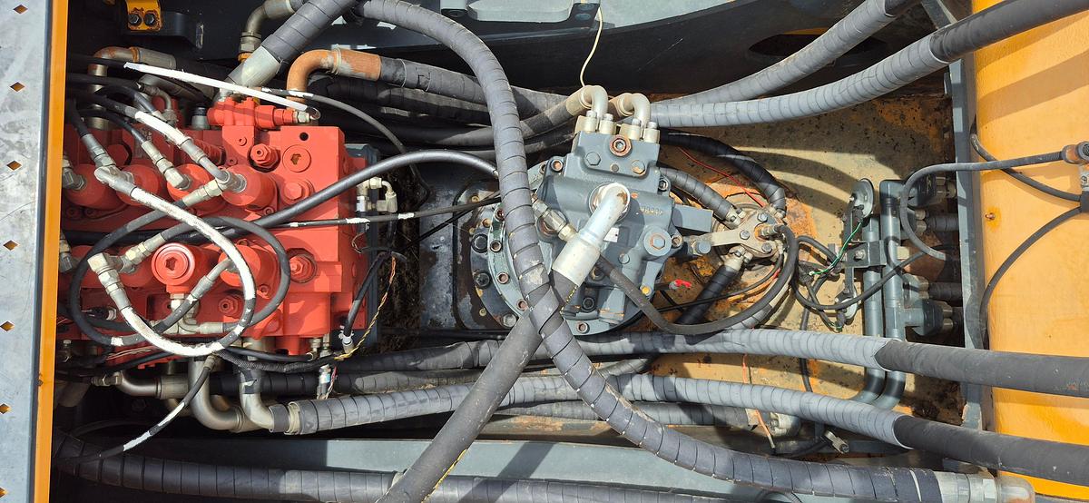 Used 2012 Hyndai 380 Excavator