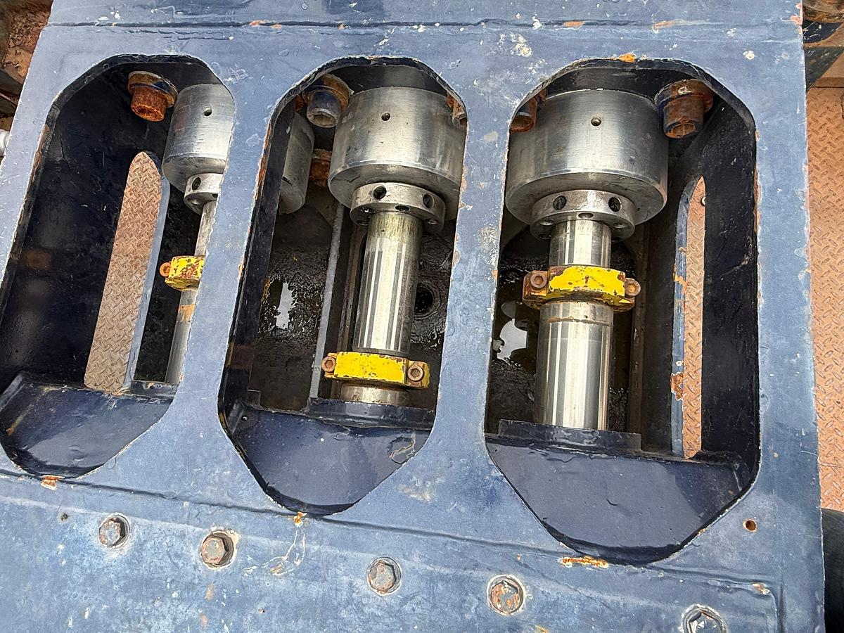 Used 2005 Kenworth T800 Pump Truck - Gardner Denver / OPI 10K Triplex Pump - Fully Functional!