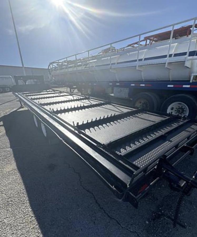Used 2005 Gooseneck Flat Bed Pipe Trailer