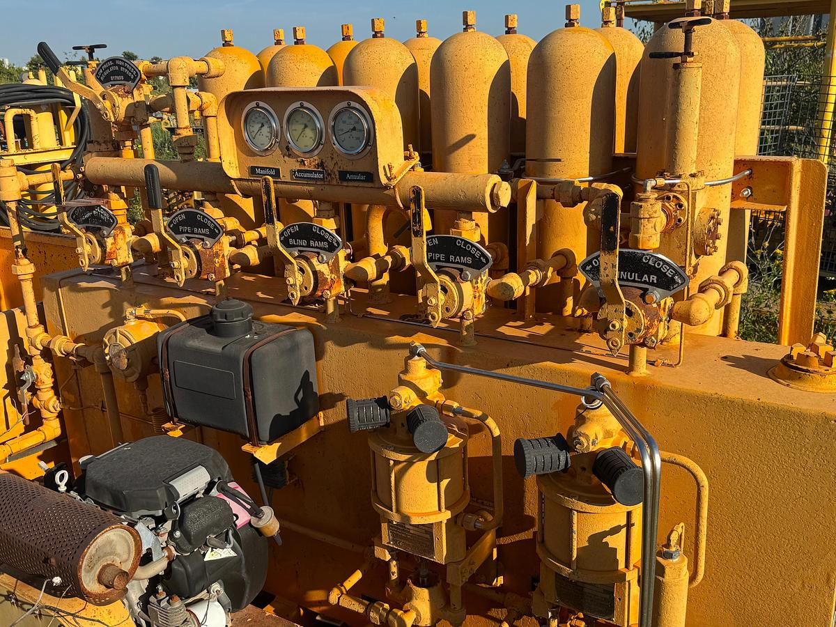 Used 2011 Advanced Pressure 6-Station 120-Gallon Accumulator- BEAR Triplex Pump - Honda Gas Engine