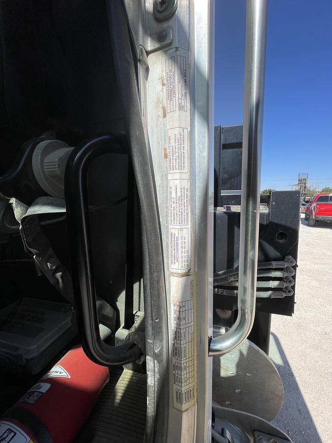 Used 2012 Peterbilt 367 Service Truck with National 900A Crane