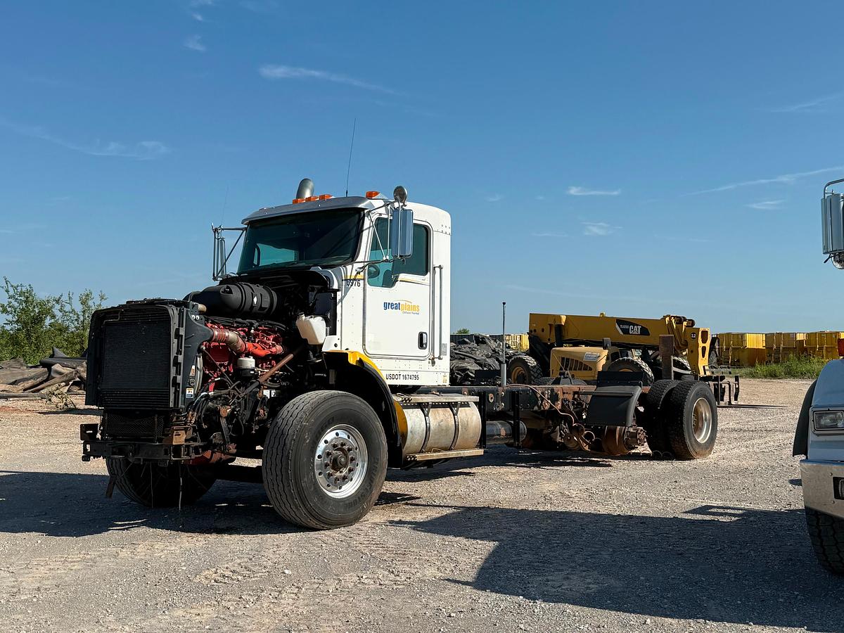 Used 2011 Kenworth T800 Cab and Chassis