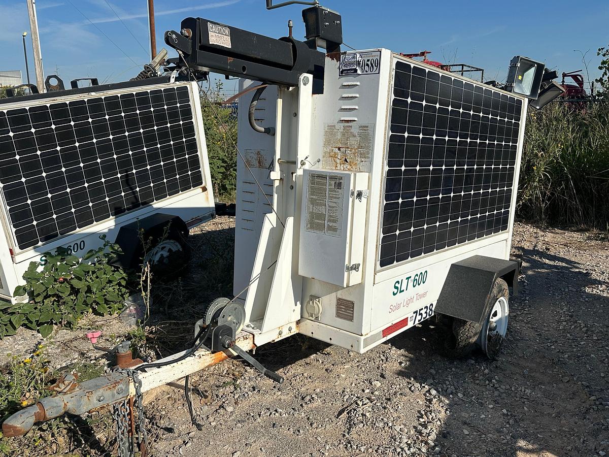 Used Solar Light Tower, Inoperable, Flat Tires.